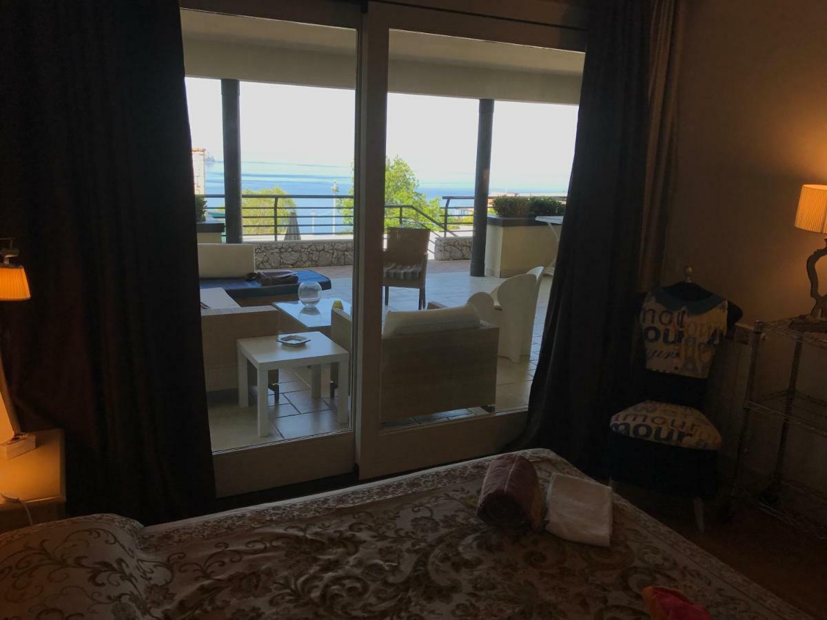 Taormina Chic Apartment ภายนอก รูปภาพ